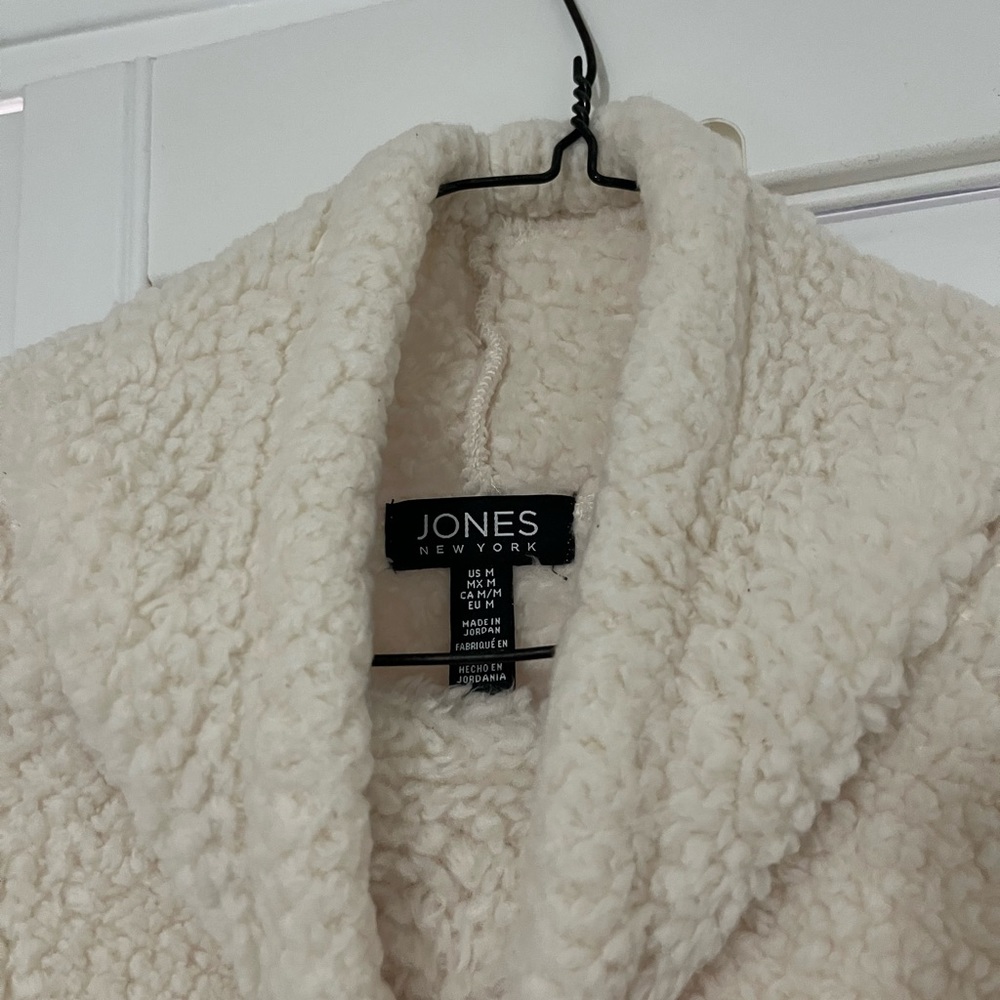 Jones New York Cream Sweater. Size: M. Very soft!
